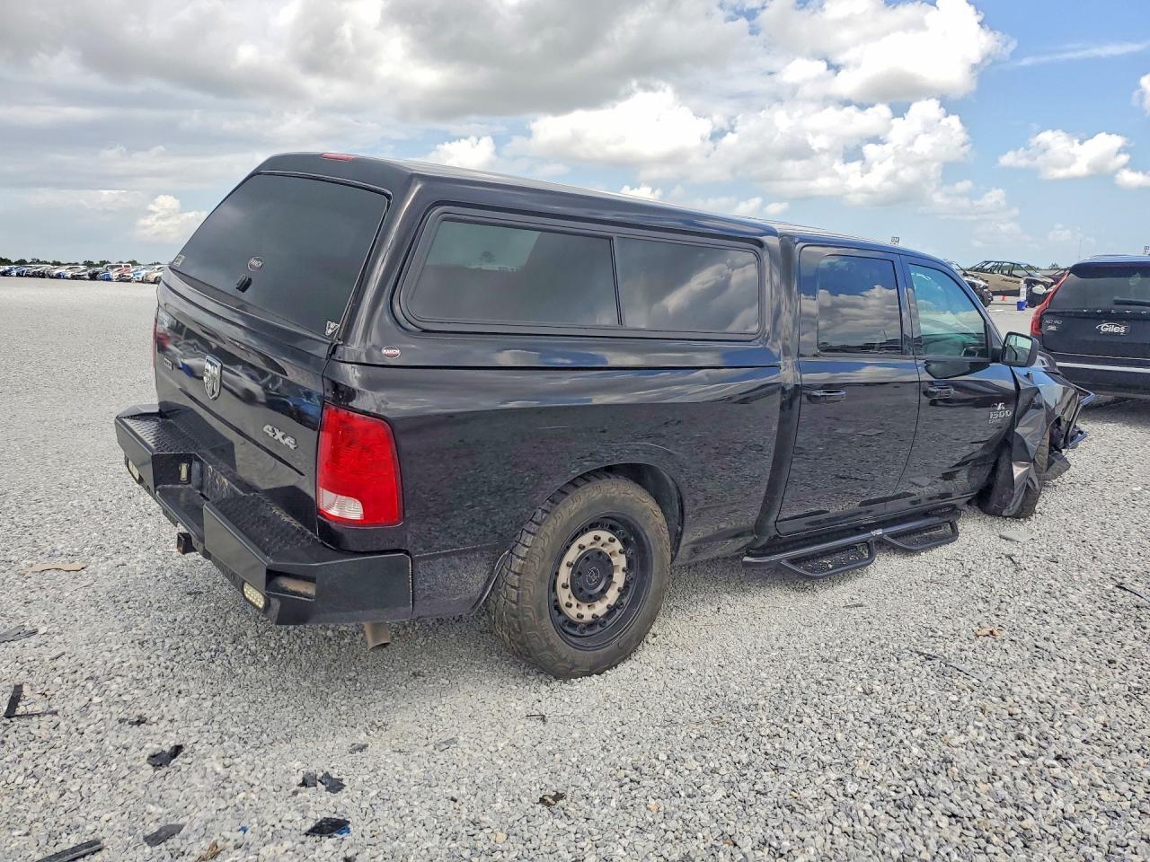 2020 Ram 1500 Classic Slt - Image 3