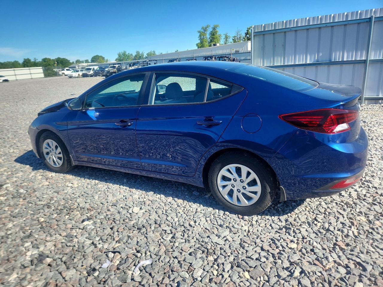 2020 Hyundai Elantra Se - Image 2