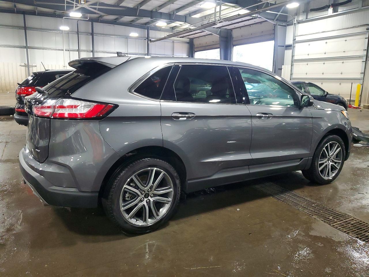 2023 Ford Edge Titanium - Image 3