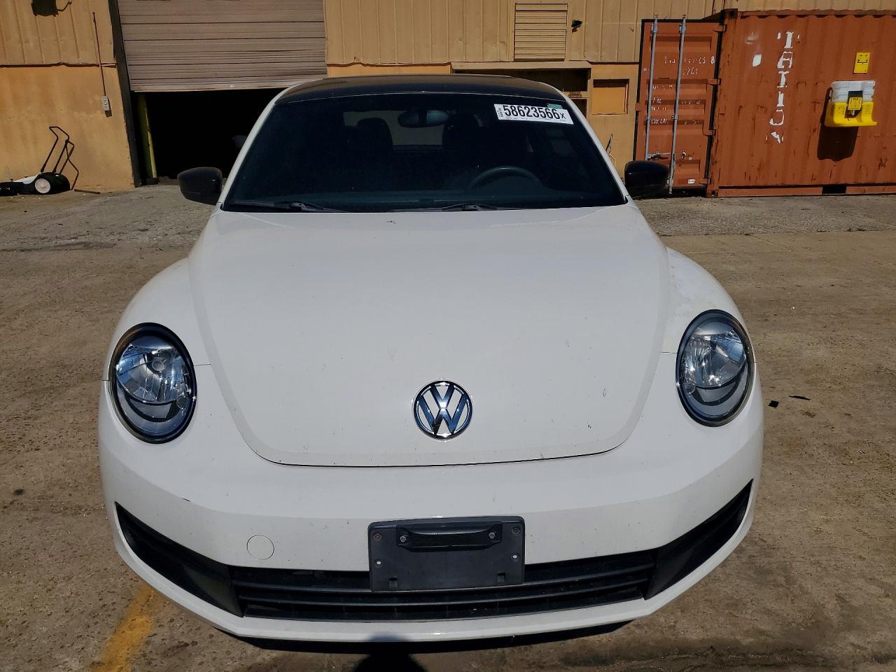 2012 Volkswagen Beetle - Фото 5