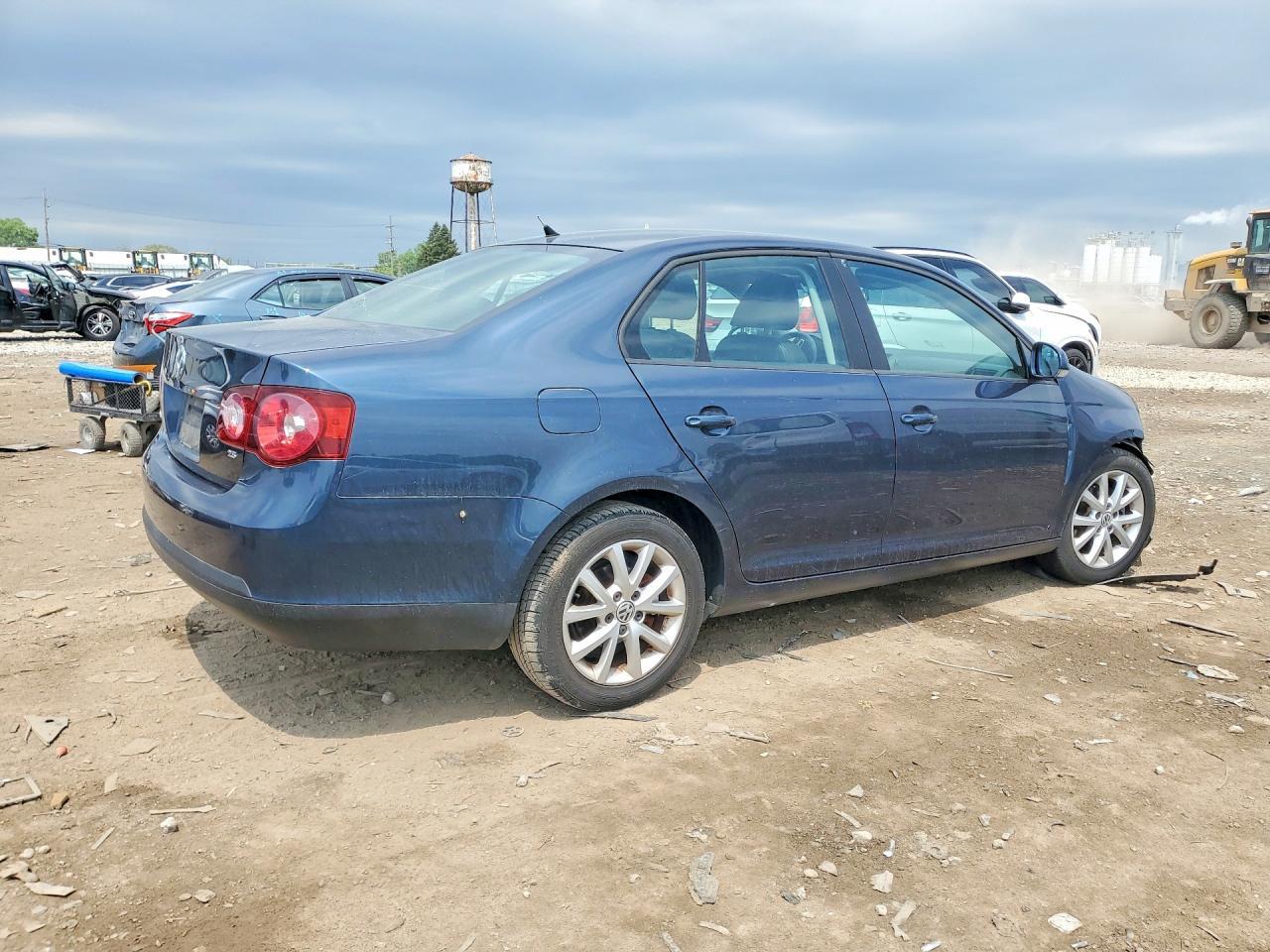 2010 Volkswagen Jetta Limited - Фото 3