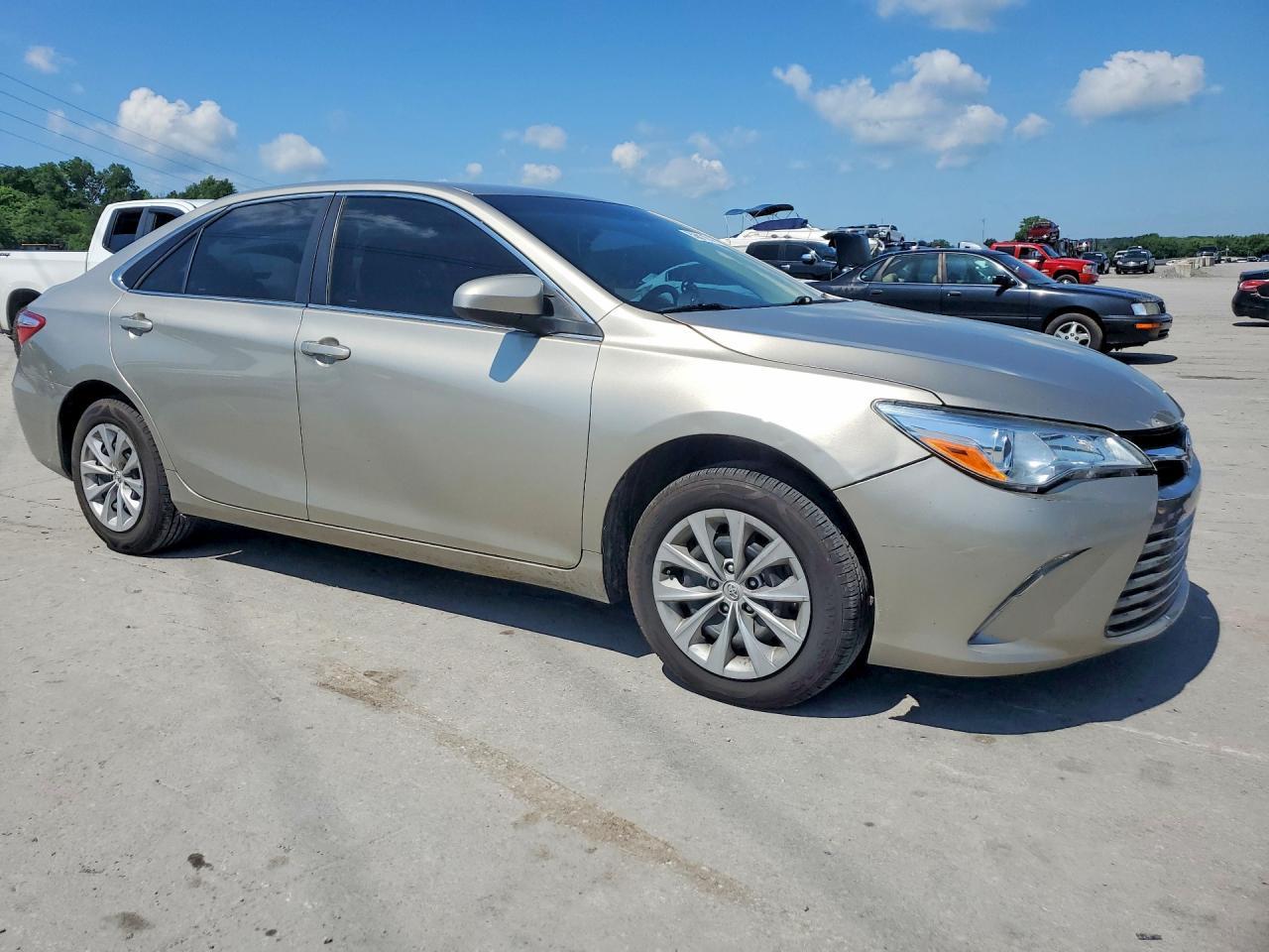 2016 Toyota Camry Le - Фото 4