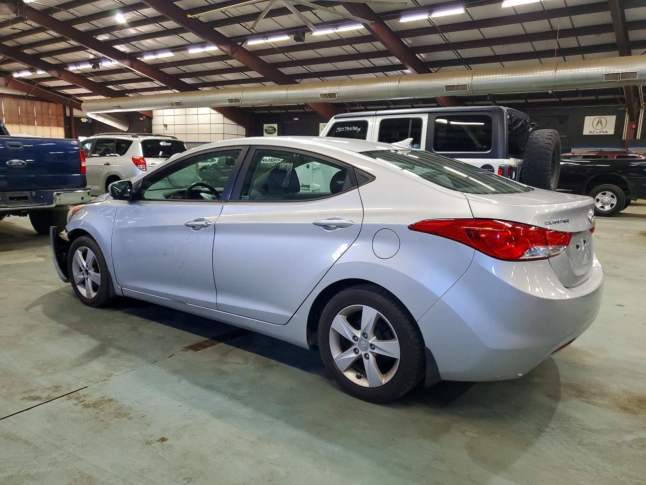 2013 Hyundai Elantra - Image 2