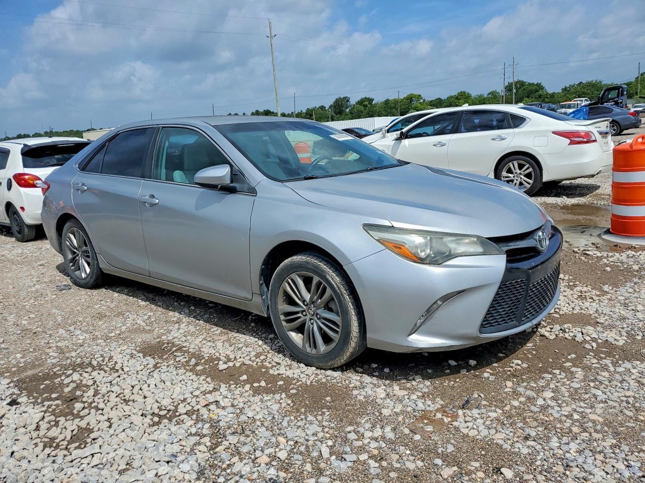 2016 Toyota Camry Se - Фото 4