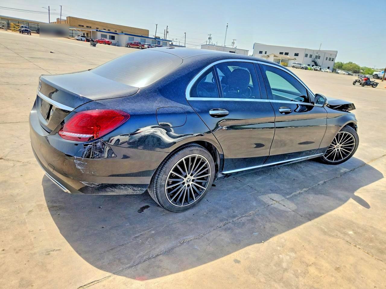 2020 Mercedes-Benz C 300 - Фото 3