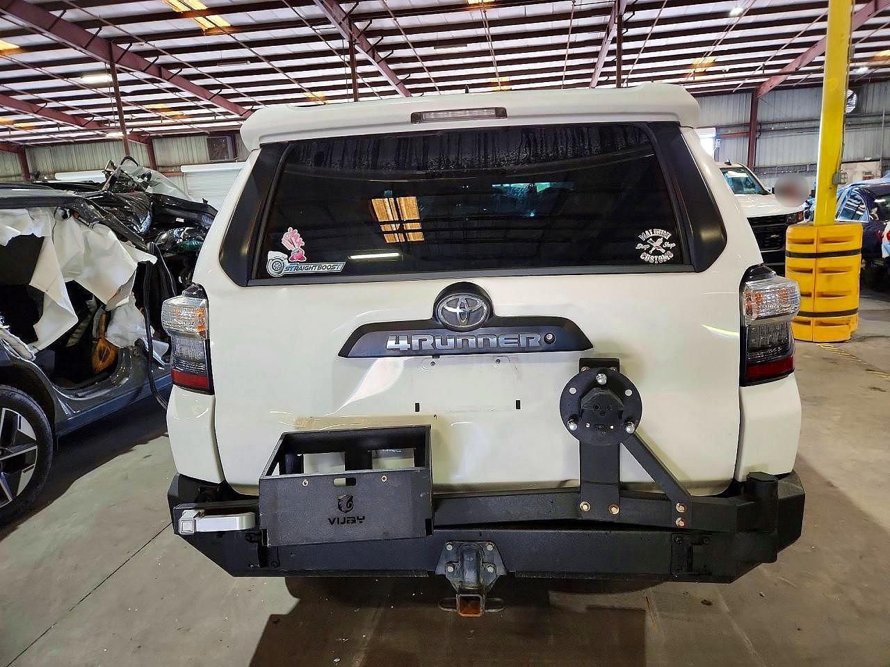 2017 Toyota 4Runner Deluxe V6 - Фото 6