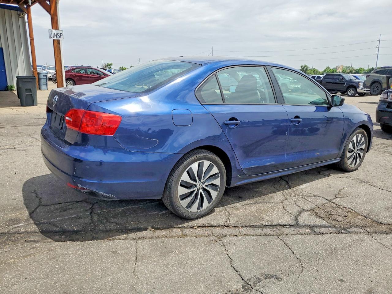 2014 Volkswagen Jetta Base - Image 3