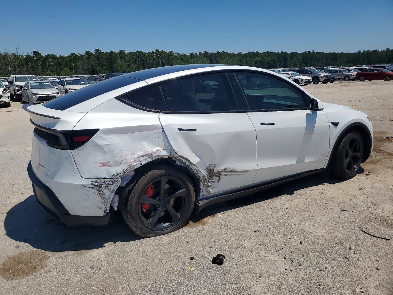 2026 Tesla Model Y - Фото 3