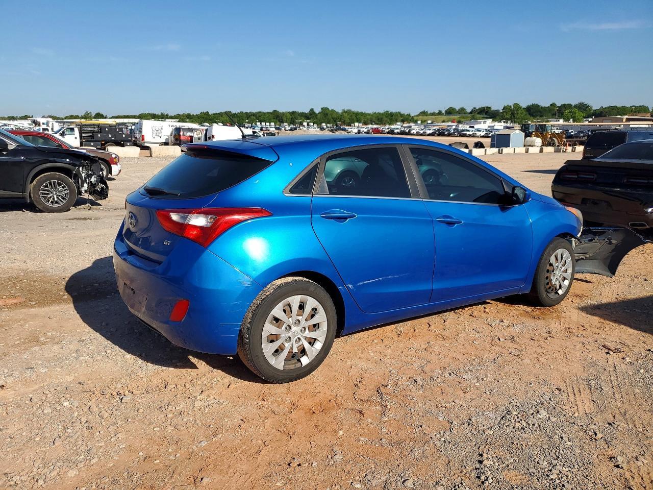 2017 Hyundai Elantra Gt Base - Image 3
