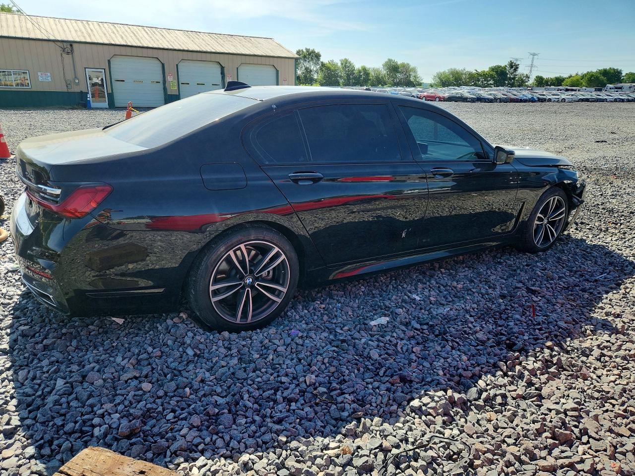 2020 BMW 740 Xi - Фото 3