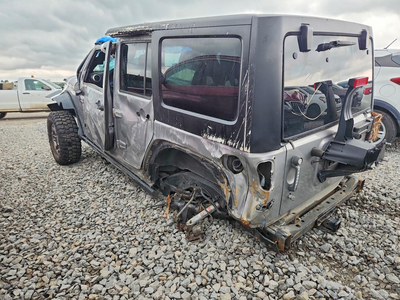 2014 Jeep Wrangler Unlimited Rubicon - Image 2