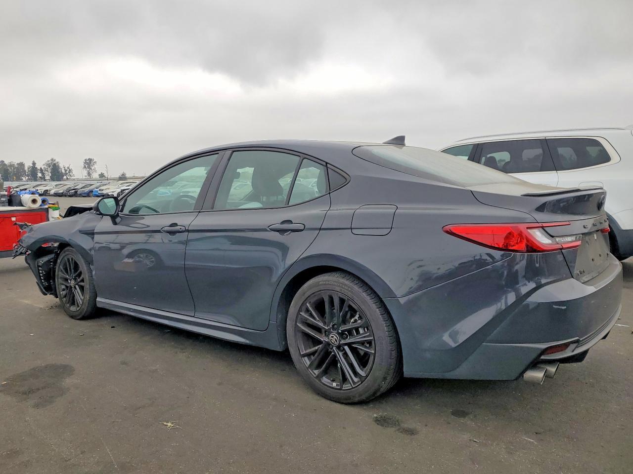 2025 Toyota Camry Se - Фото 2