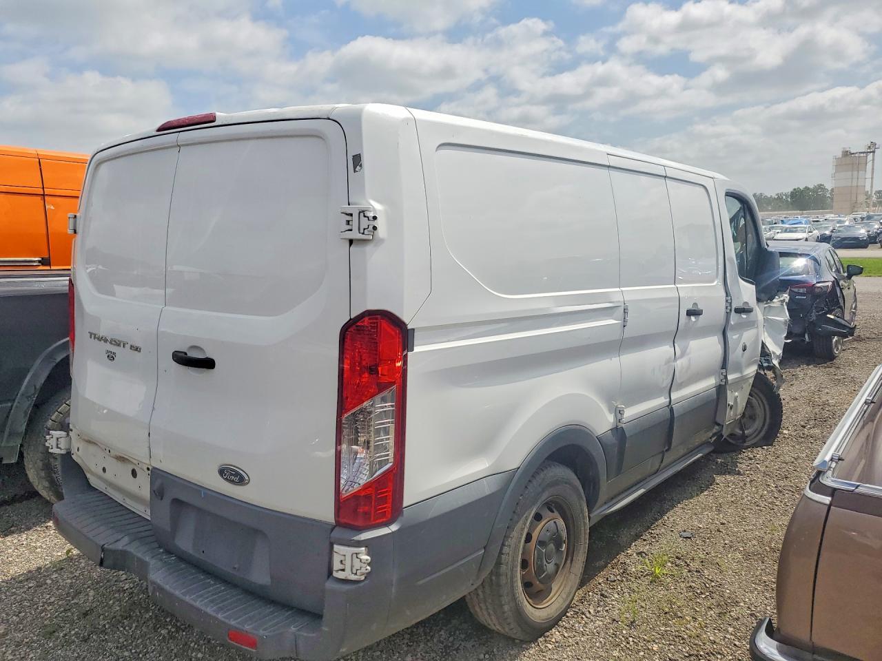 2015 Ford Transit T-150 - Фото 3