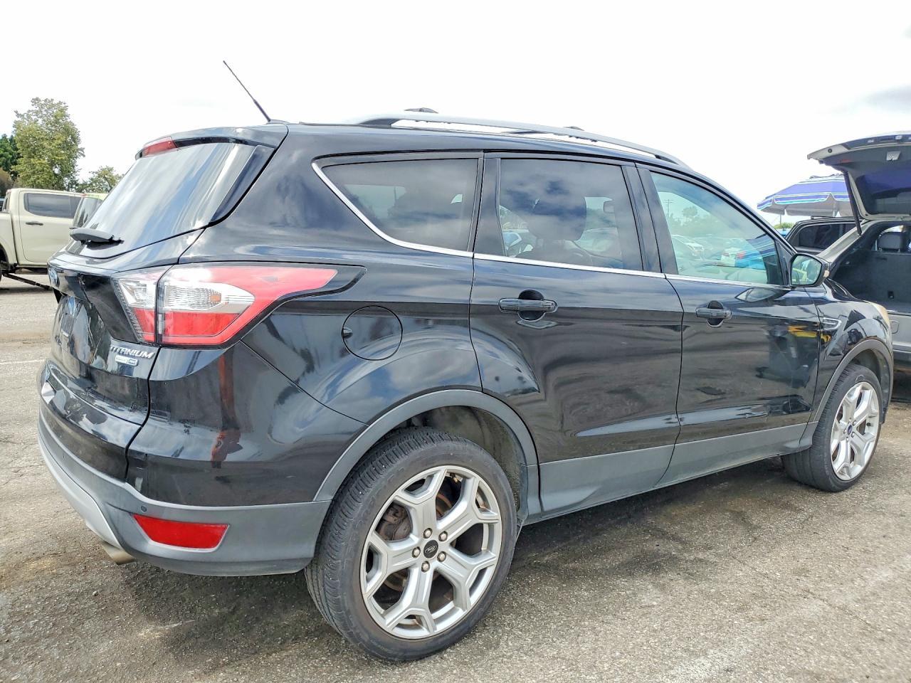 2017 Ford Escape Titanium - Фото 3