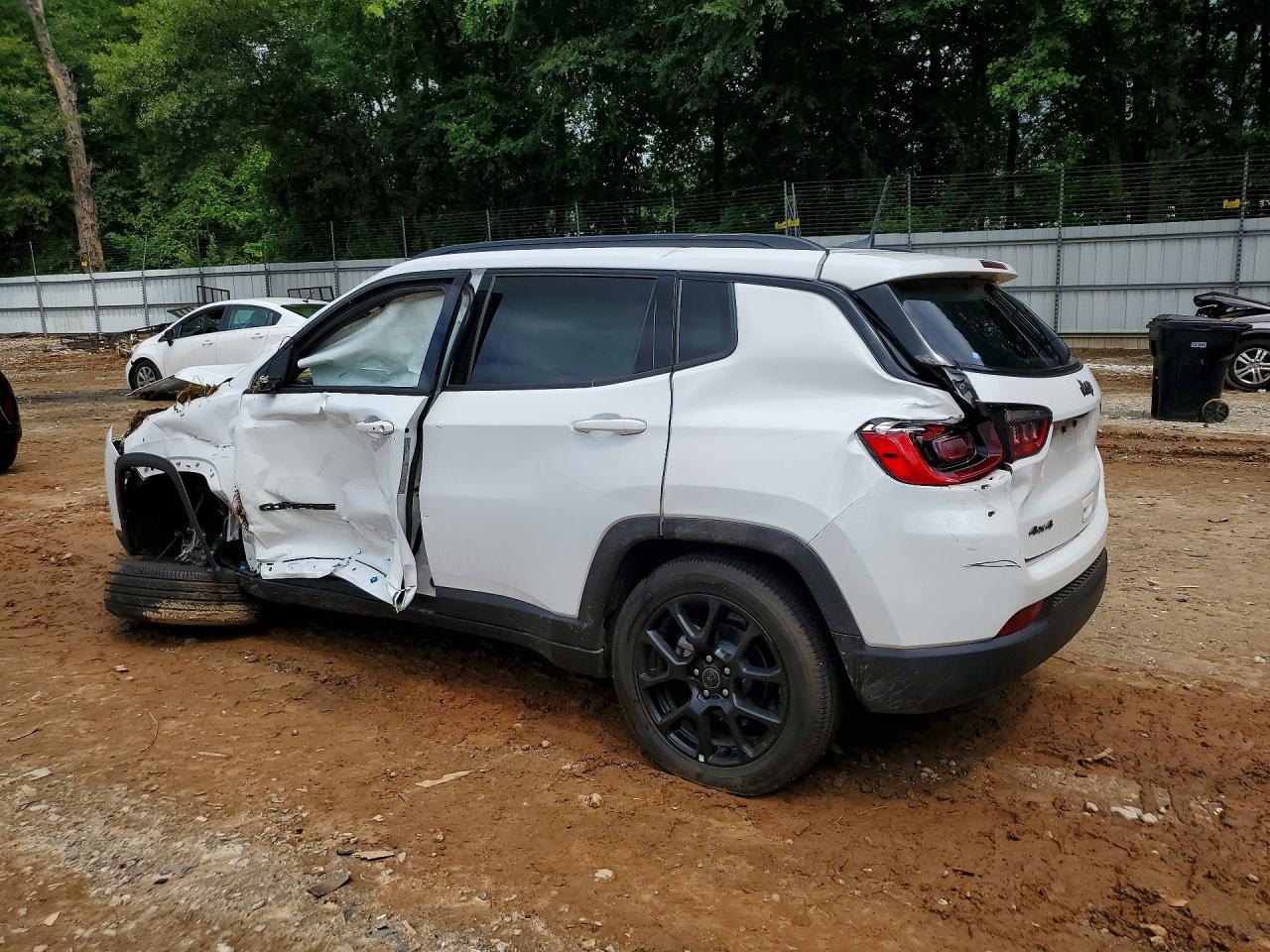 2026 Jeep Compass Latitude - Фото 2