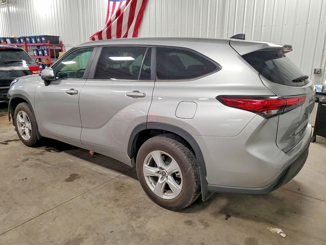 2024 Toyota Highlander Le - Фото 2