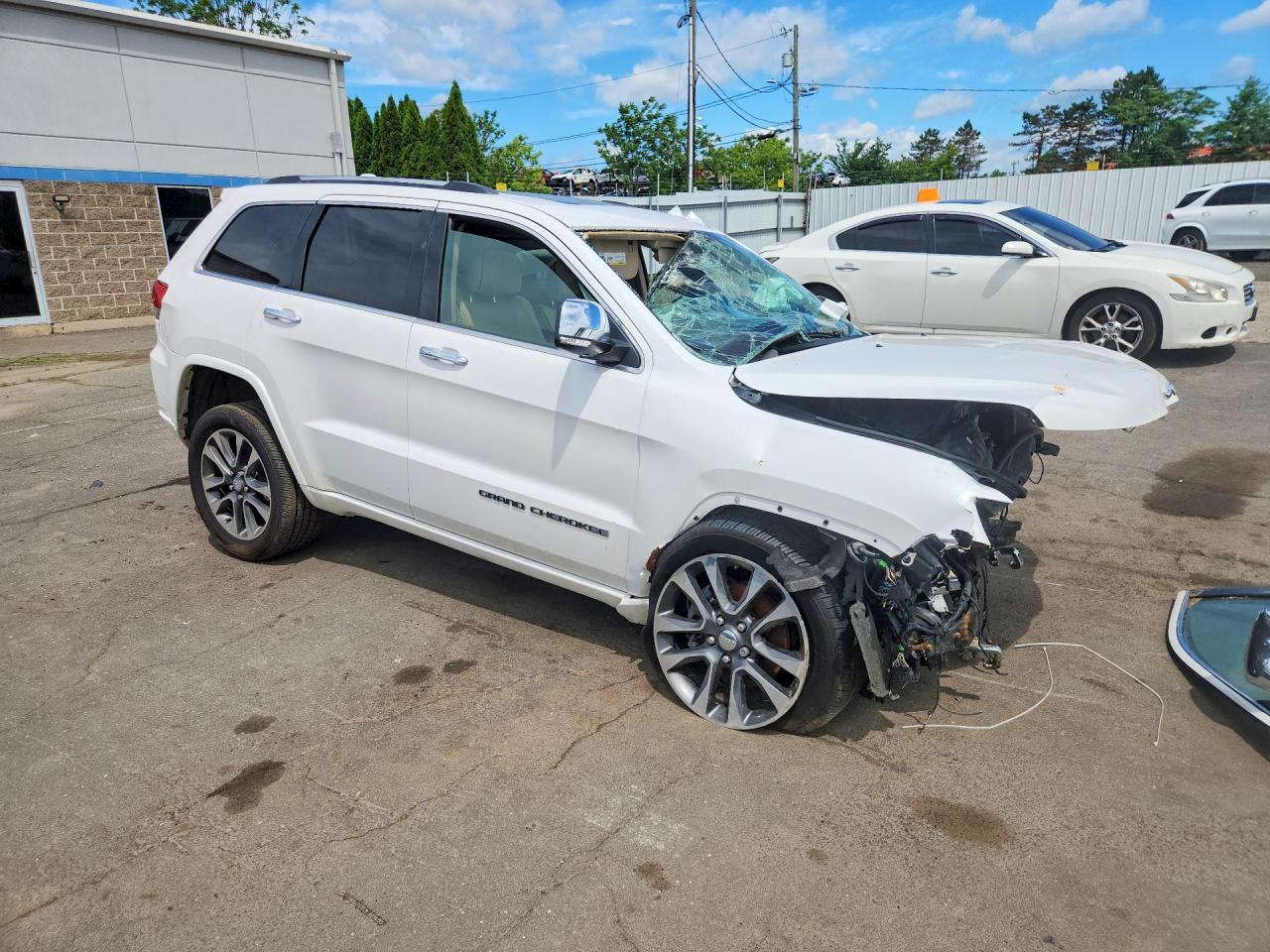 2018 Jeep Grand Cherokee Overland - Image 4