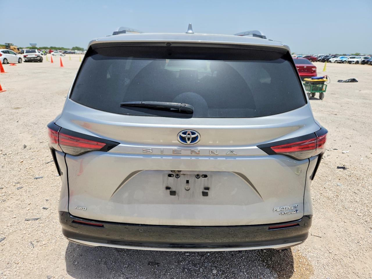 2021 Toyota Sienna Platinum 7-Passenger - Фото 6