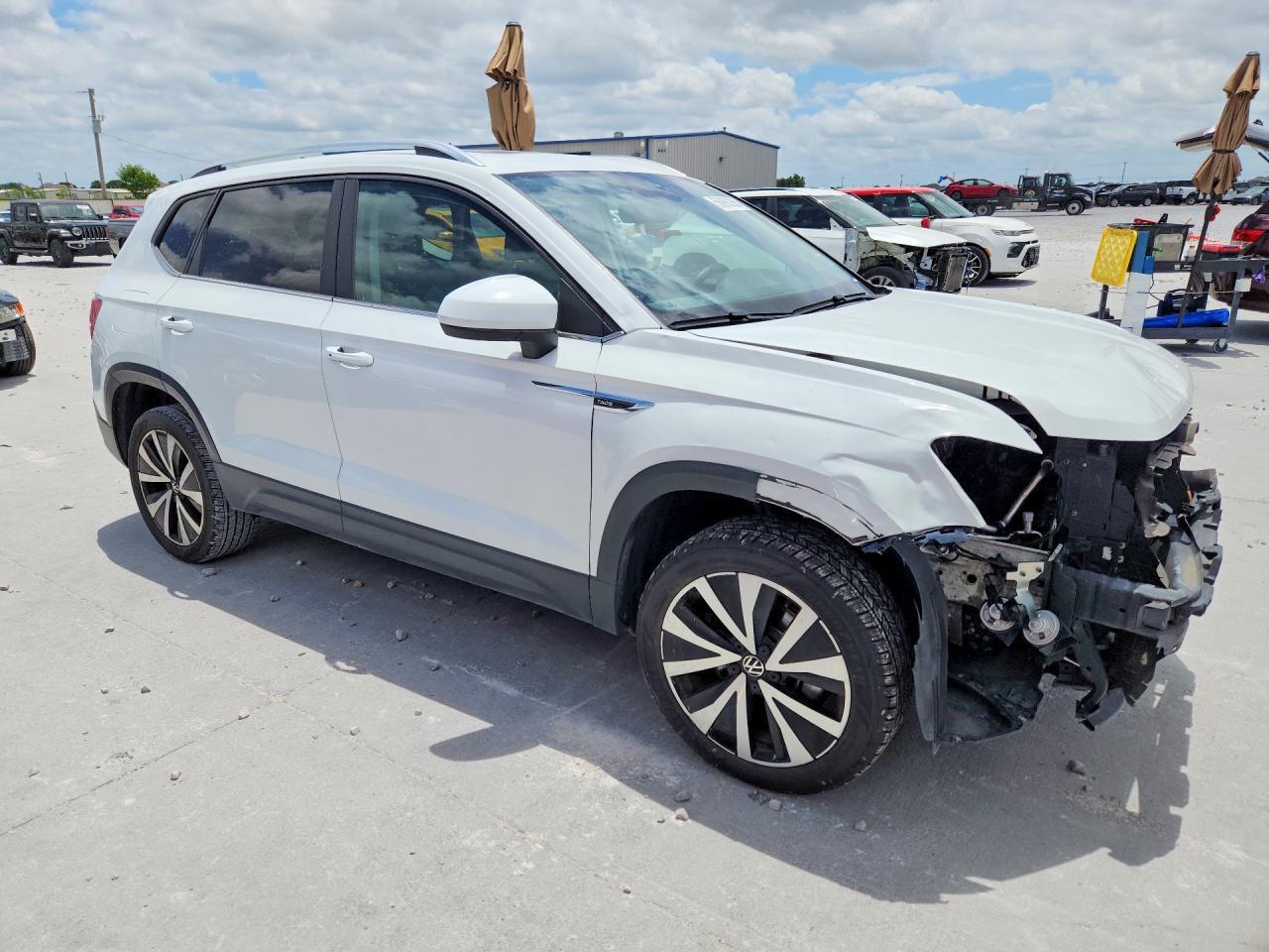 2023 Volkswagen Taos Se - Фото 4