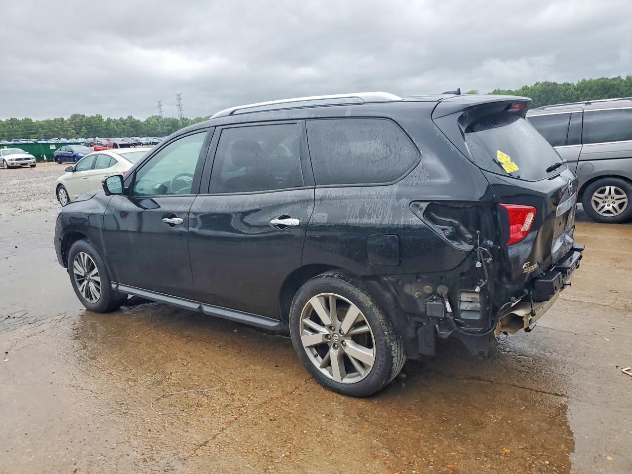 2017 Nissan Pathfinder Sl - Image 2