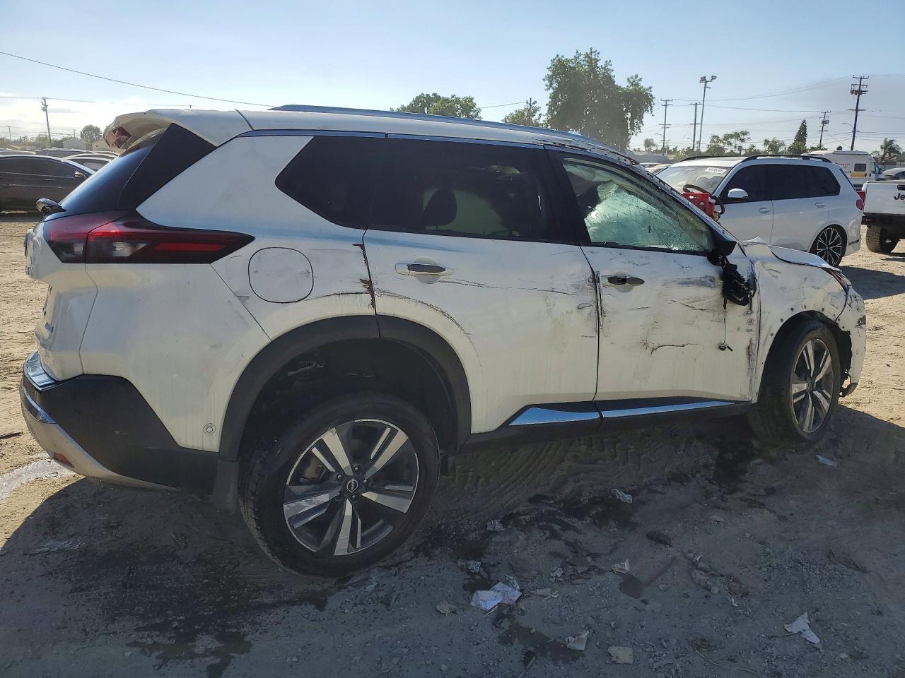 2023 Nissan Rogue Platinum - Фото 3