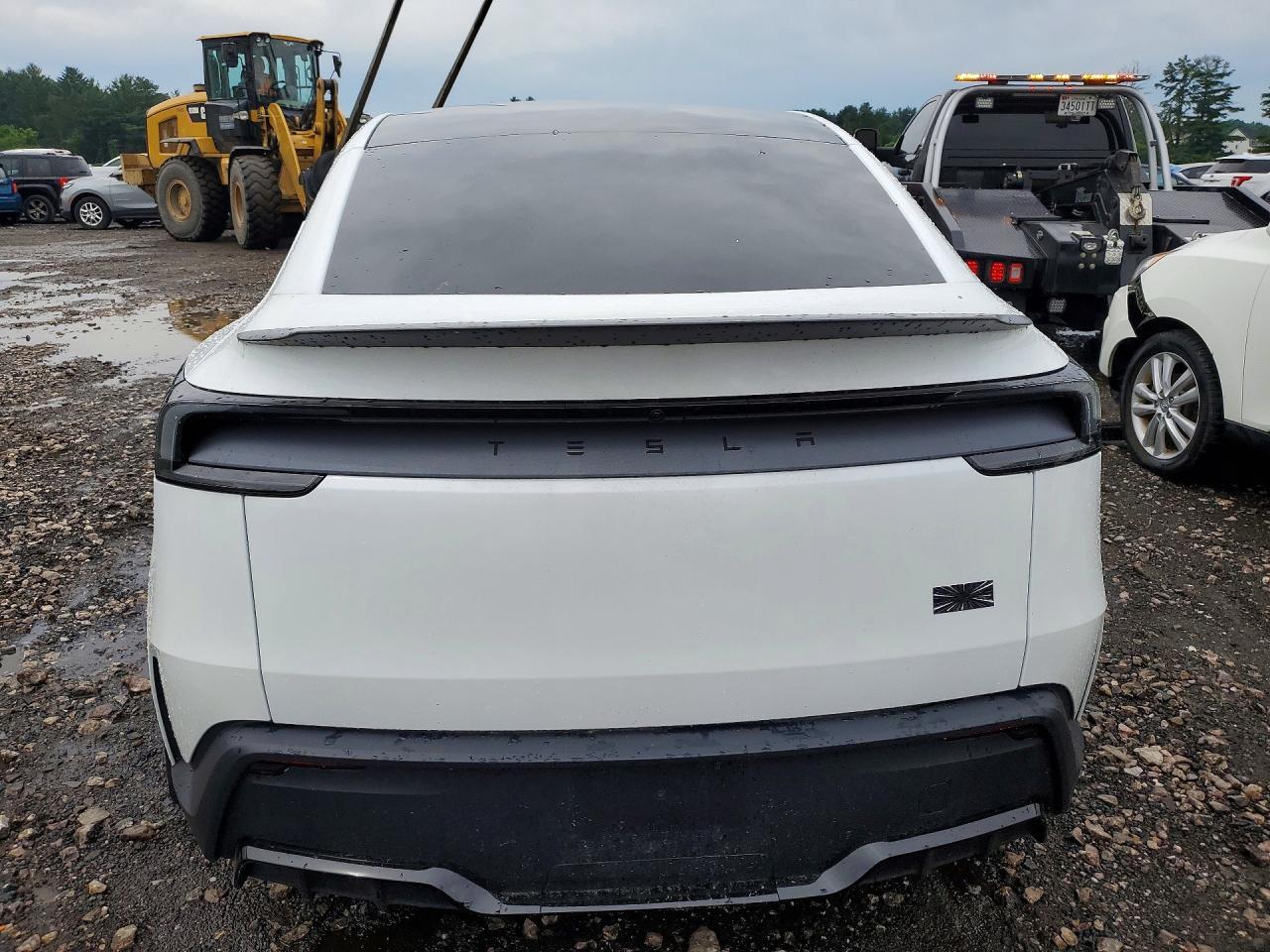 2026 Tesla Model Y - Image 6