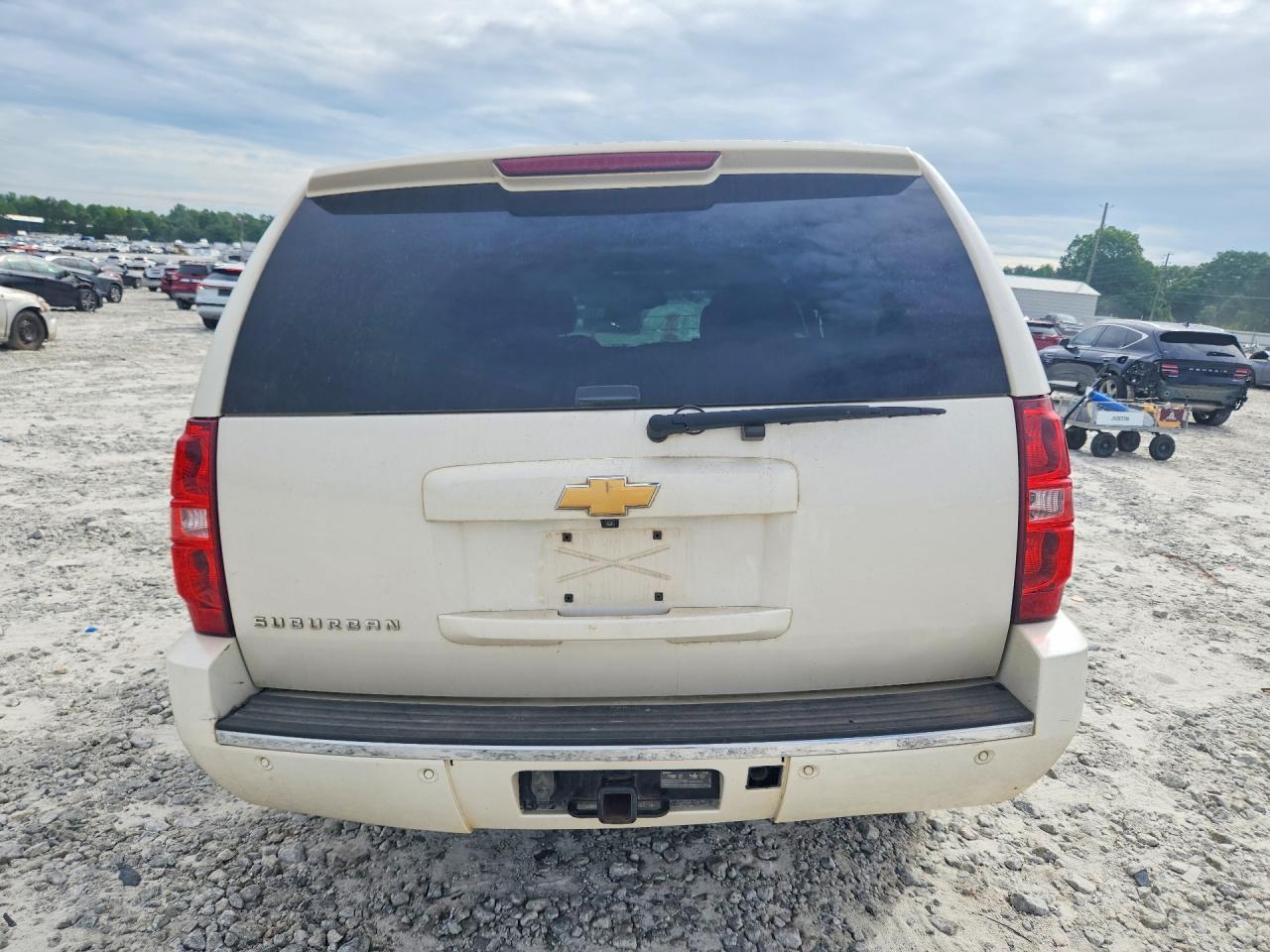 2013 Chevrolet Suburban C1500 Ltz - Image 6