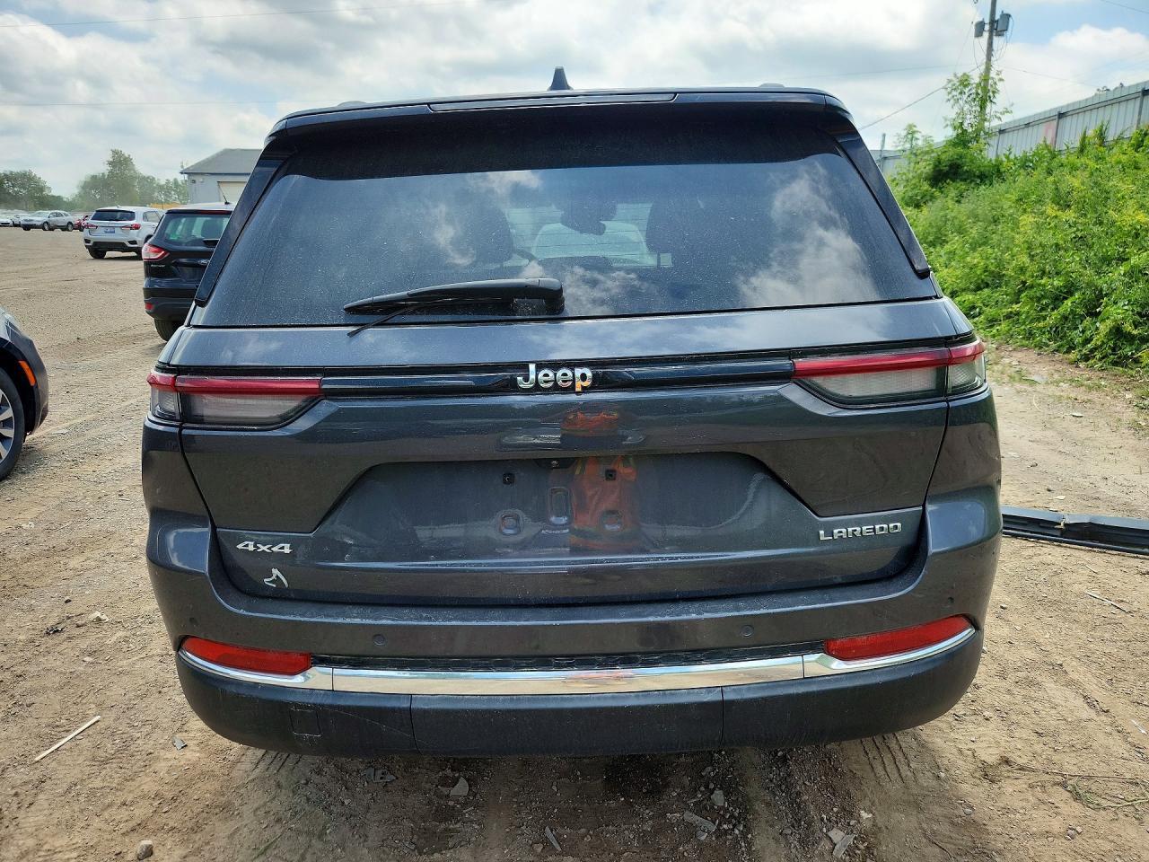 2024 Jeep Grand Cherokee Laredo - Image 6