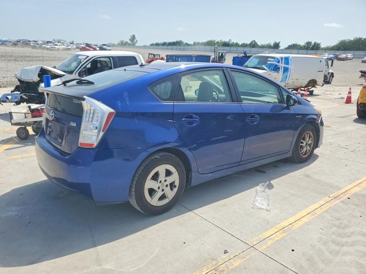 2010 Toyota Prius Iv - Image 3