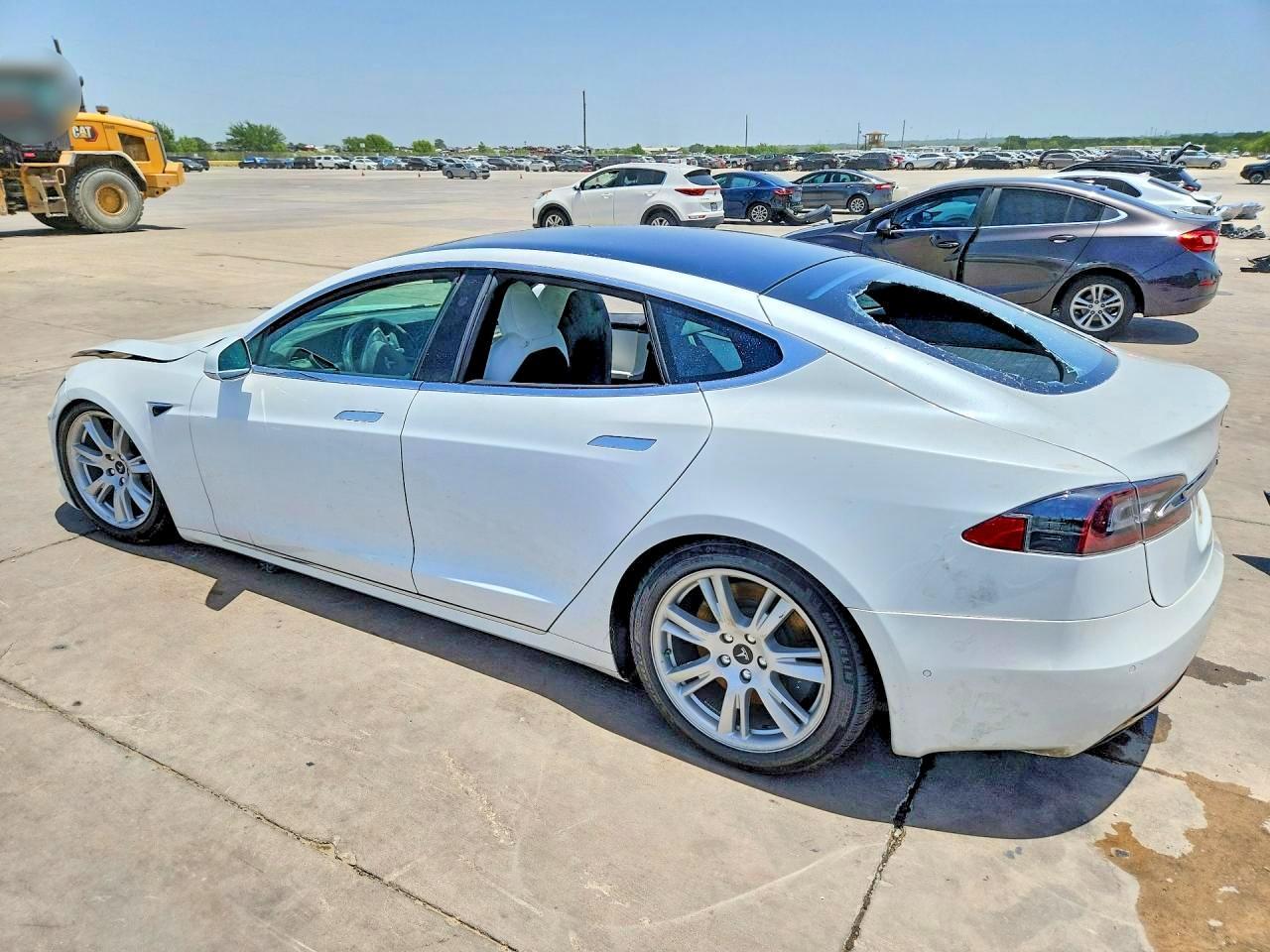 2020 Tesla Model S - Image 2