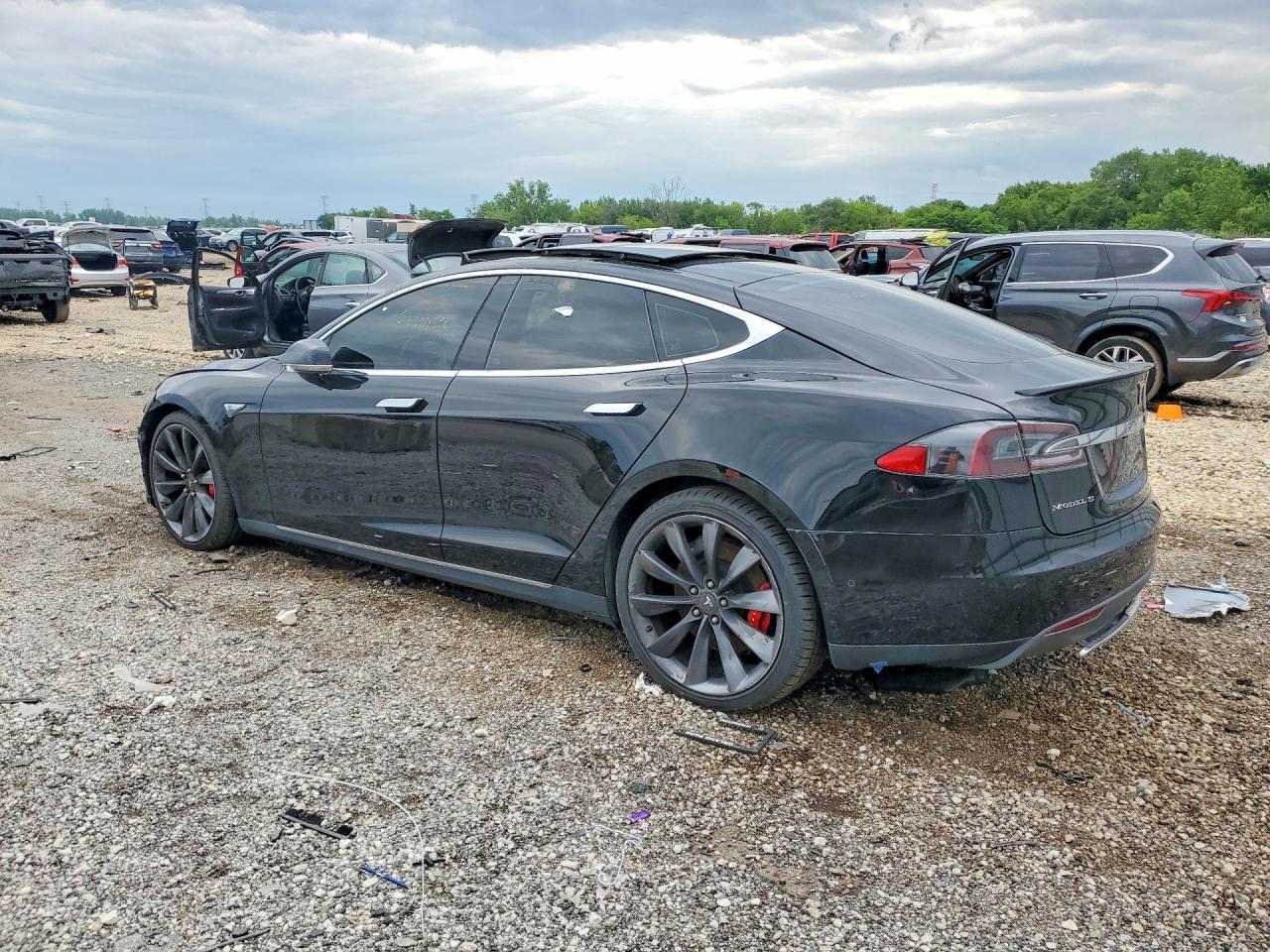 2014 Tesla Model S - Image 2