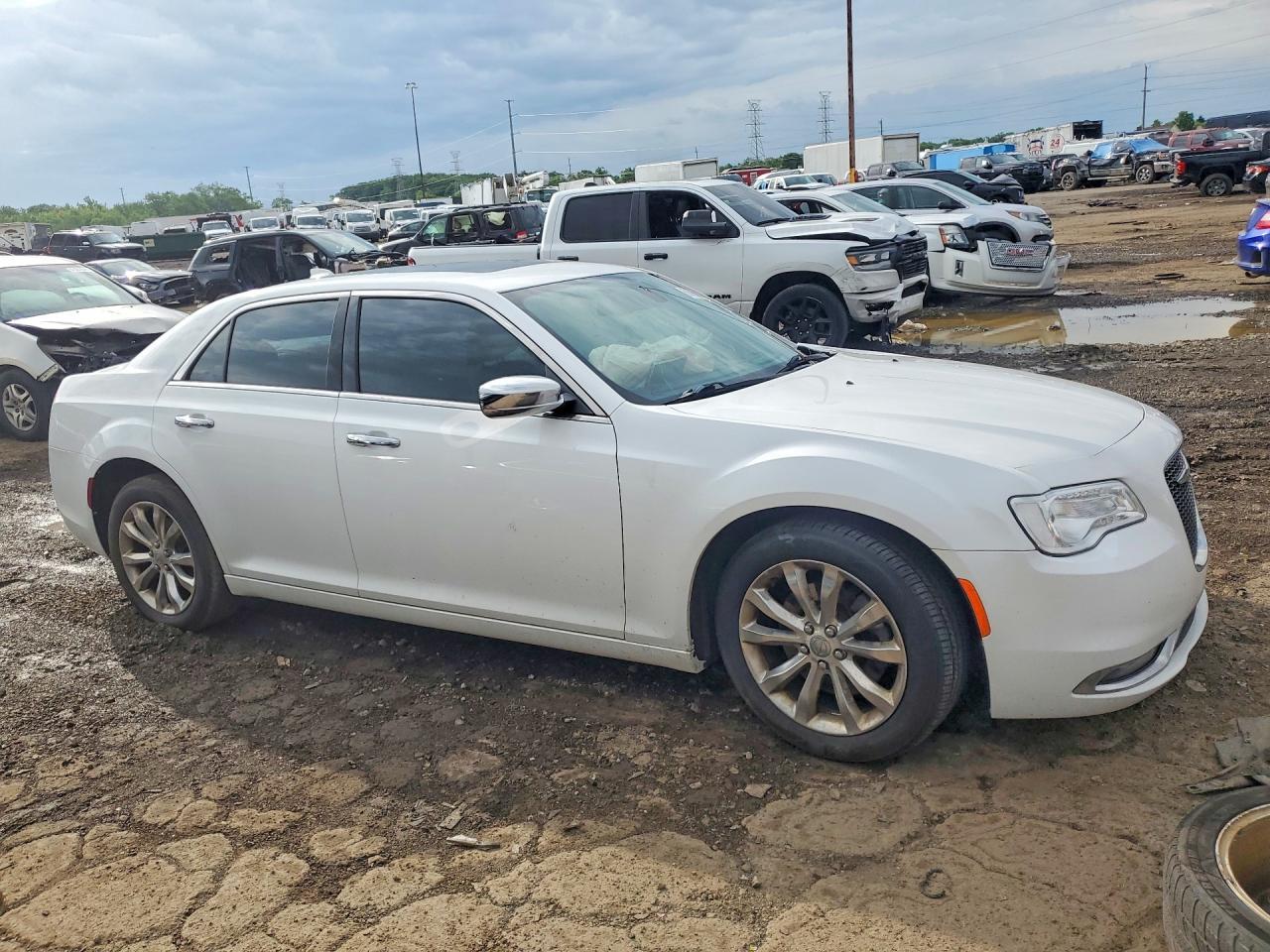 2015 Chrysler 300C - Фото 4