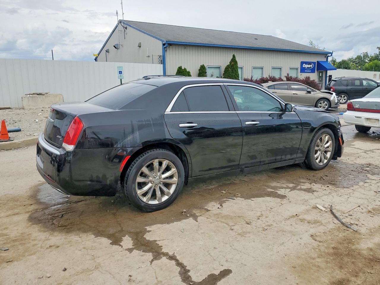 2015 Chrysler 300C Platinum - Image 3