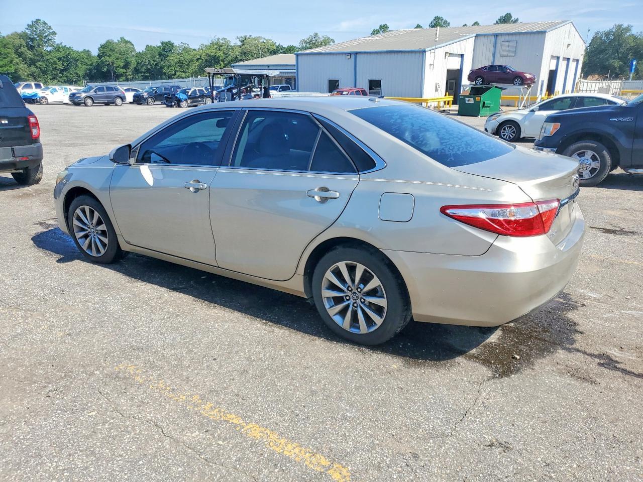 2016 Toyota Camry Xle - Фото 2