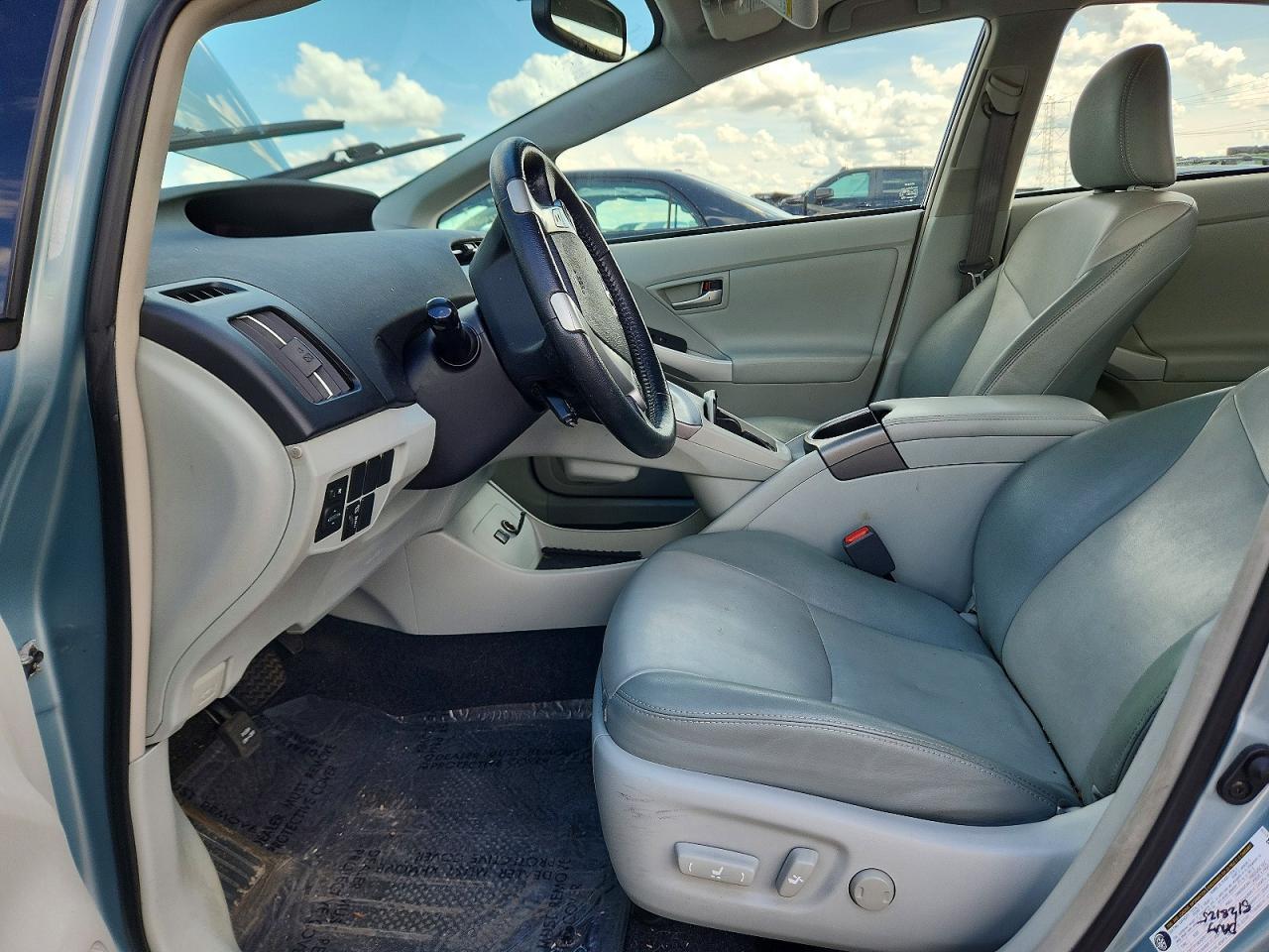 2015 Toyota Prius Four - Image 7