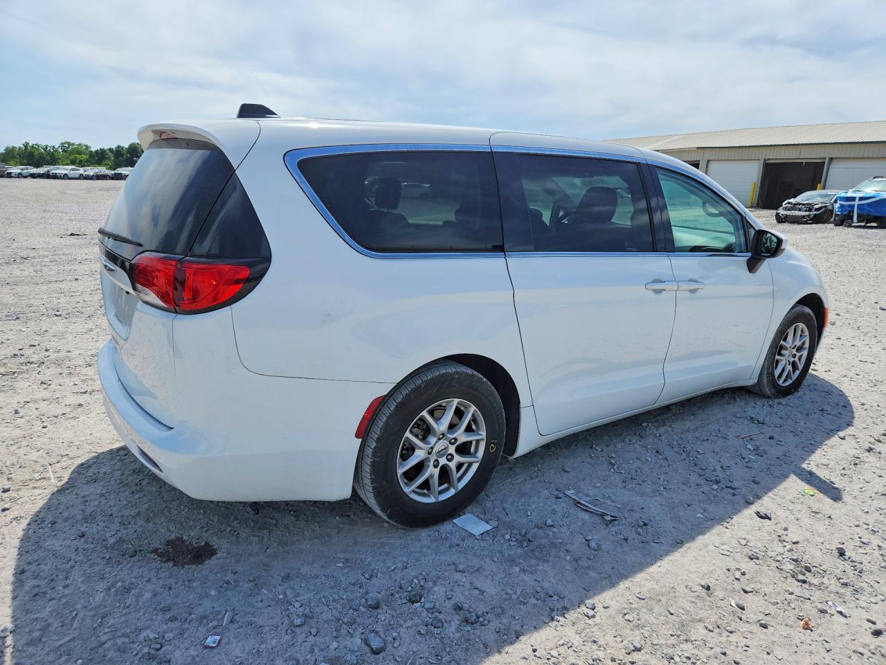 2021 Chrysler Voyager Lx - Фото 3