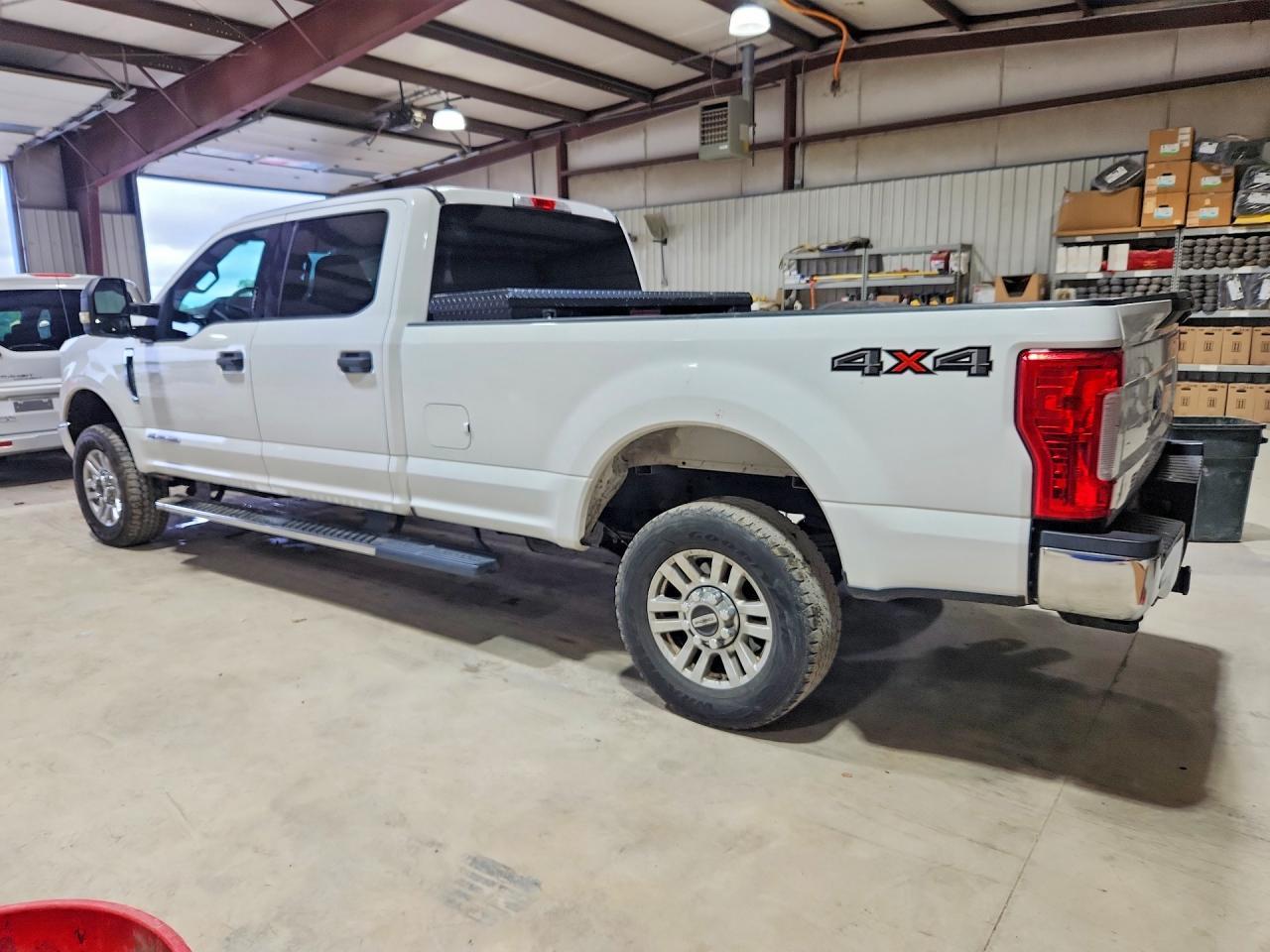 2018 Ford F250 Super Duty - Фото 2