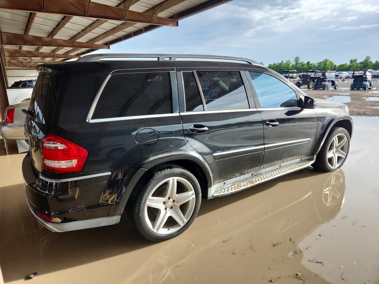 2011 Mercedes-Benz Gl 550 4Matic - Image 3
