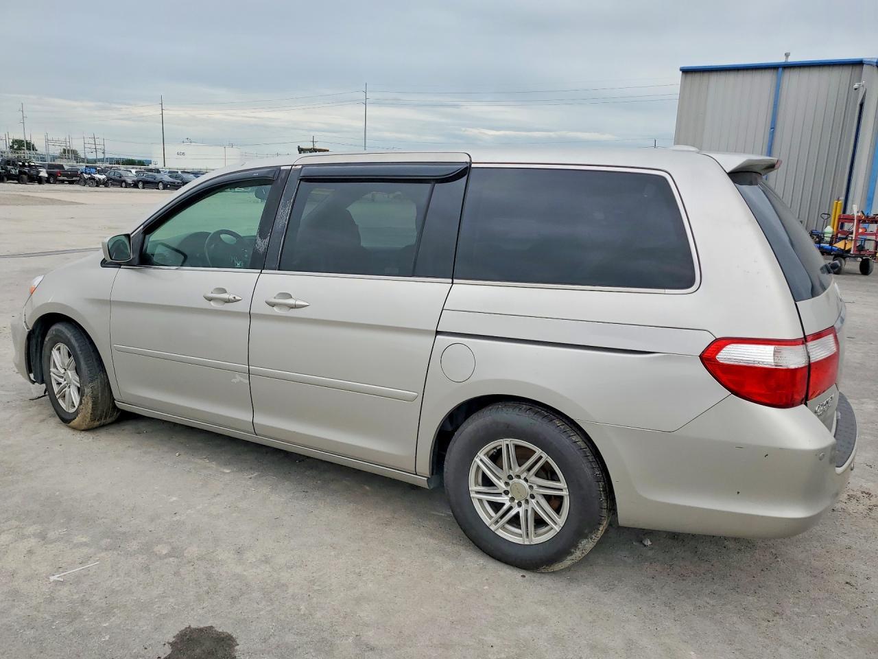 2007 Honda Odyssey Touring - Image 2