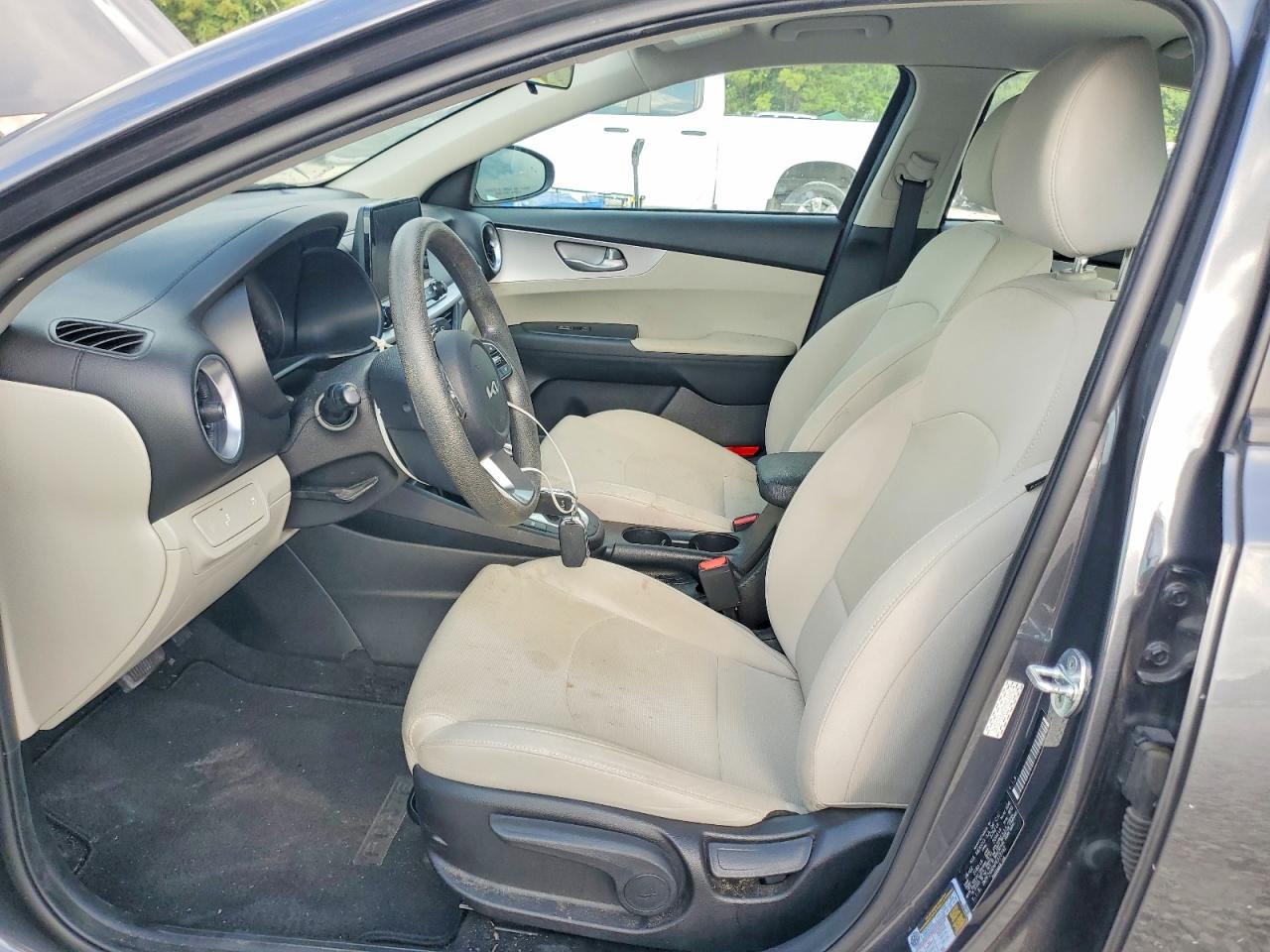 2023 Kia Forte Lxs - Image 7