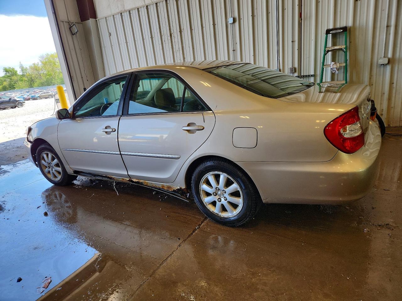 2002 Toyota Camry Le V6 - Фото 2