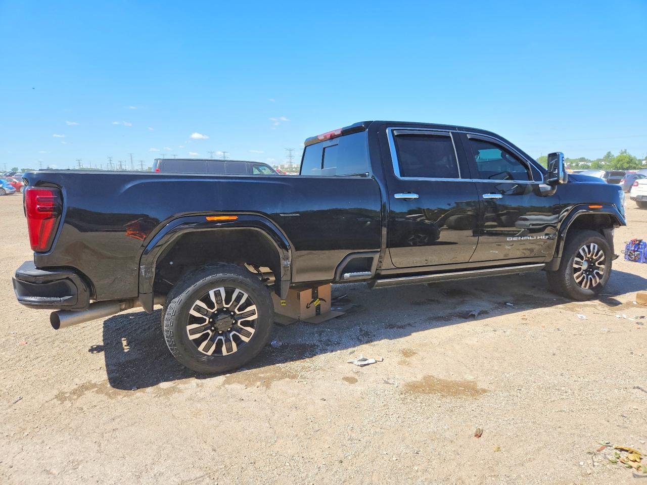 2024 GMC Sierra K3500 Denali Ultimate - Image 3