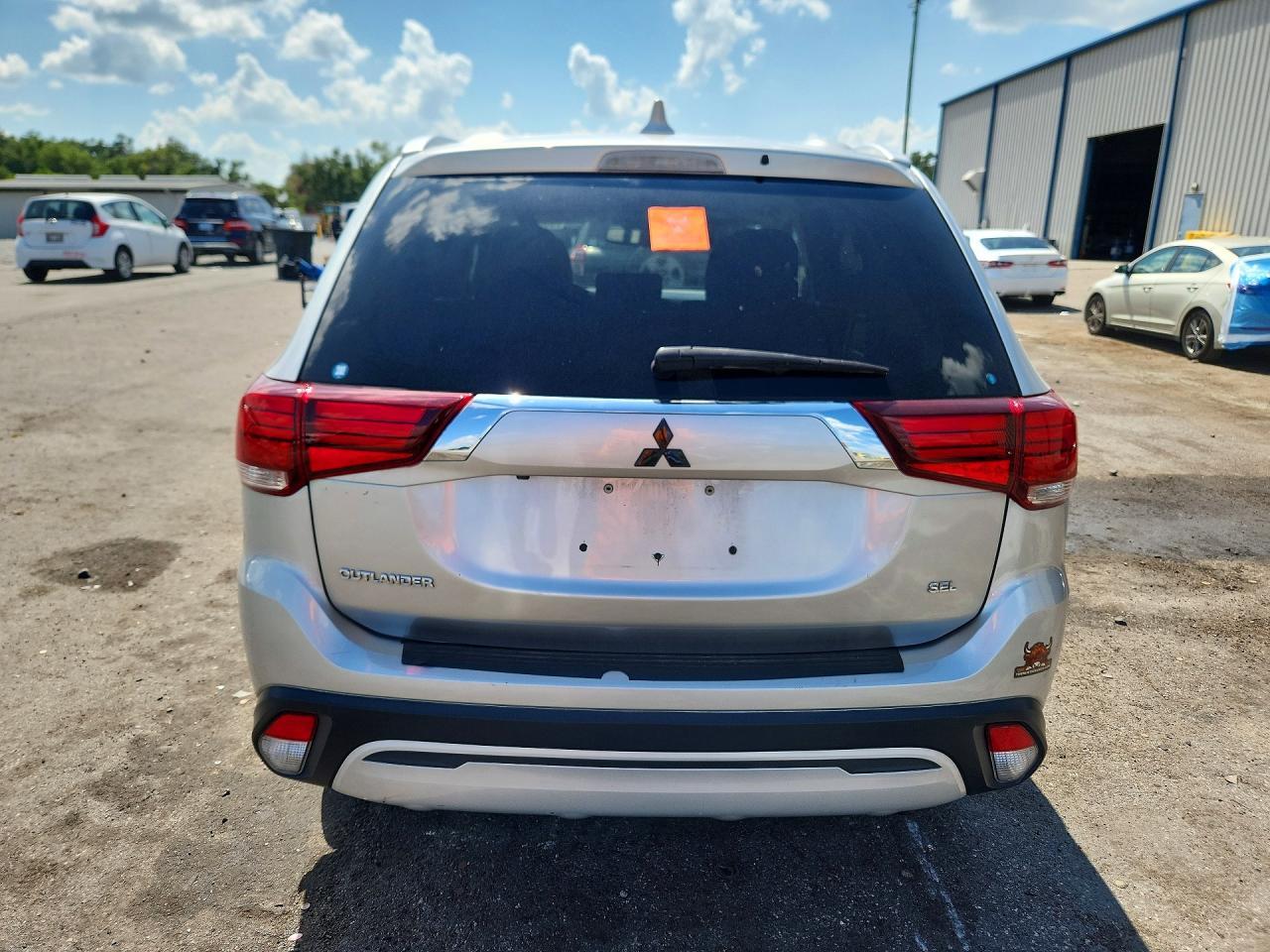 2020 Mitsubishi Outlander Se - Фото 6