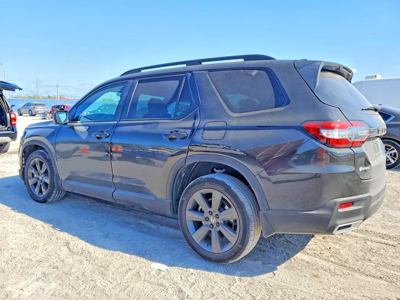 2025 Honda Pilot Sport - Image 2