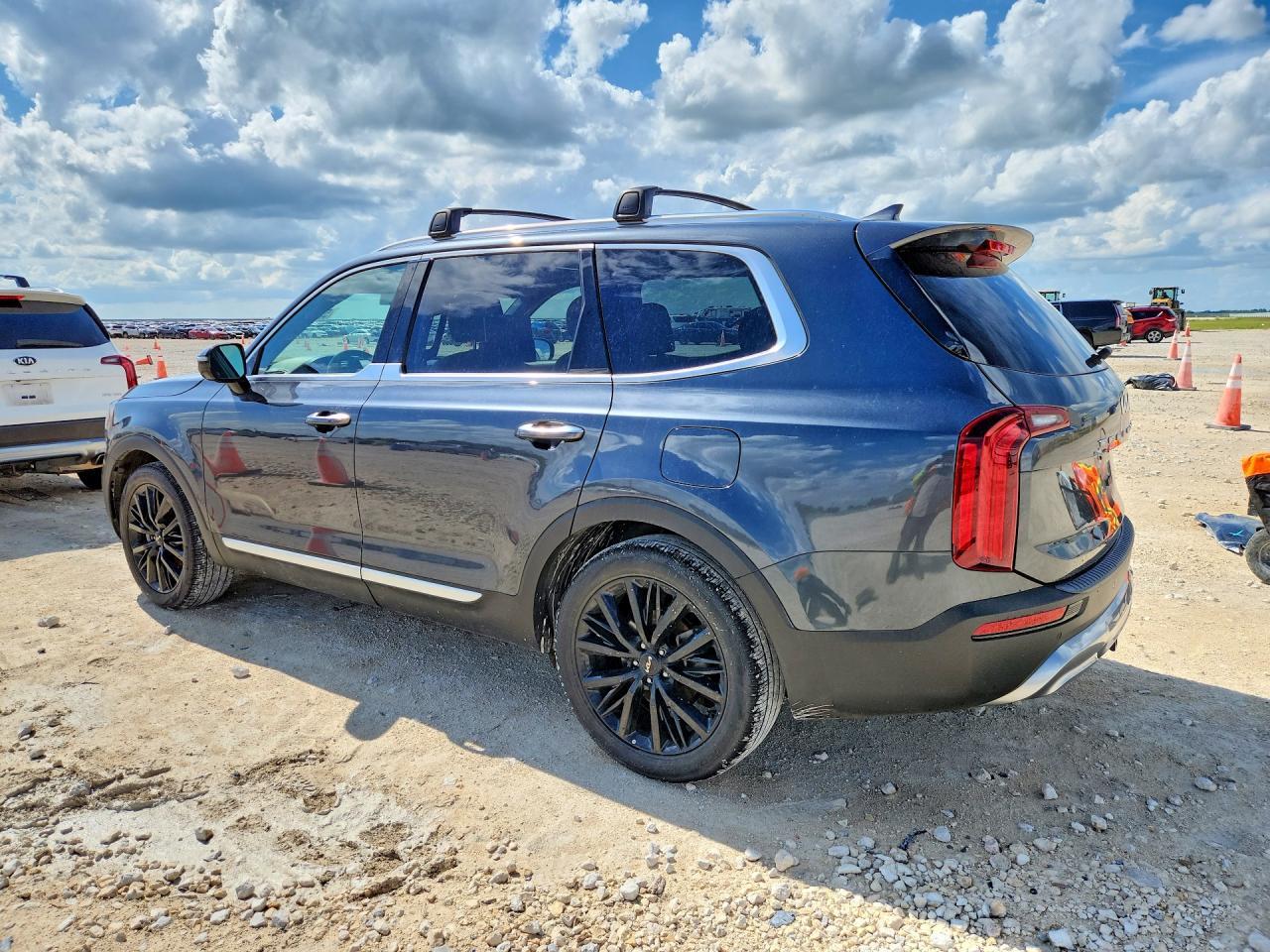 2022 Kia Telluride Sx - Image 2