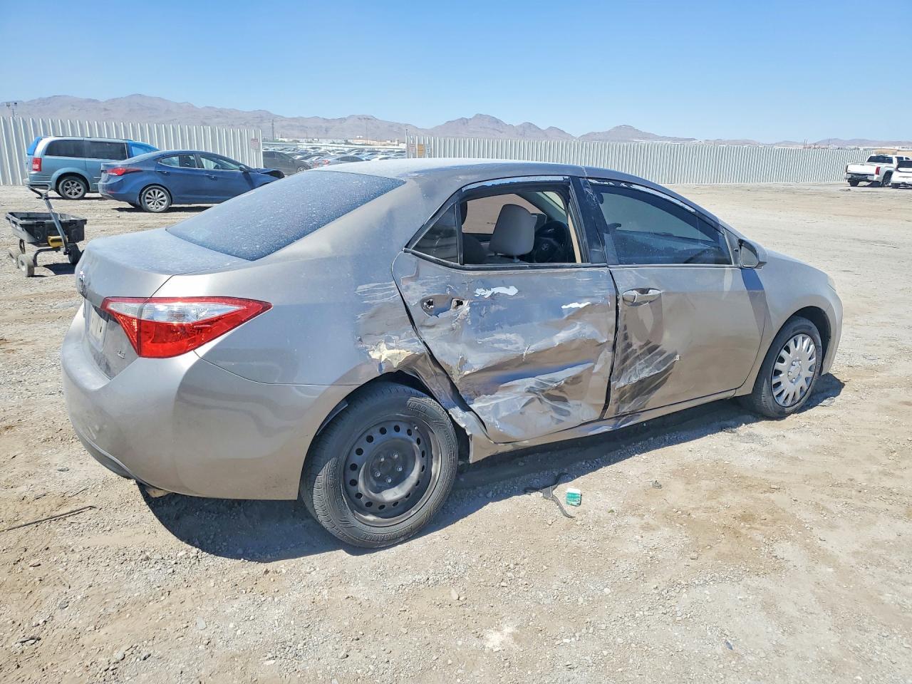 2015 Toyota Corolla Le - Фото 3