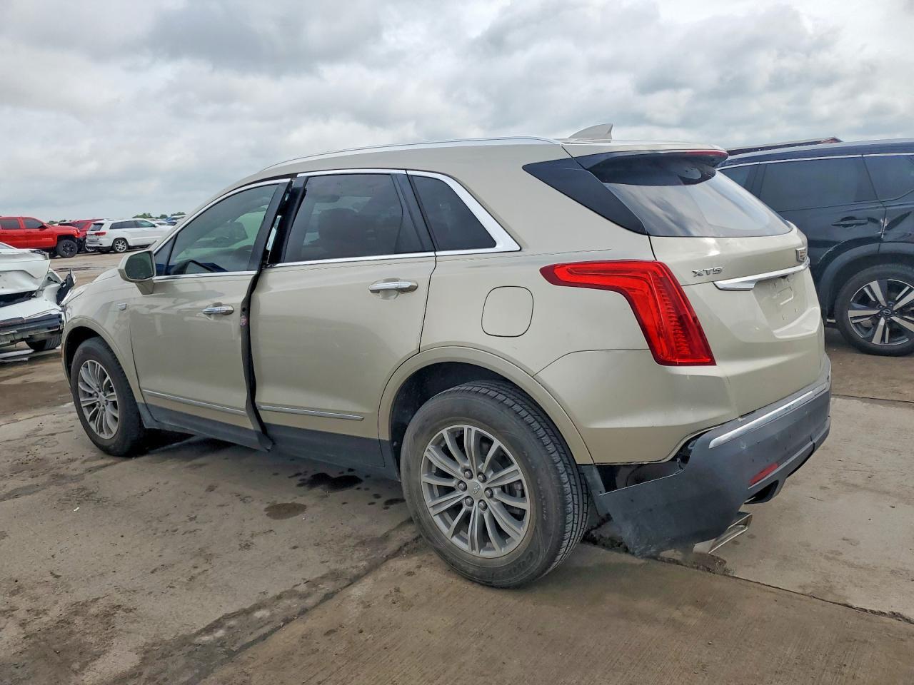 2017 Cadillac Xt5 Luxury - Image 2
