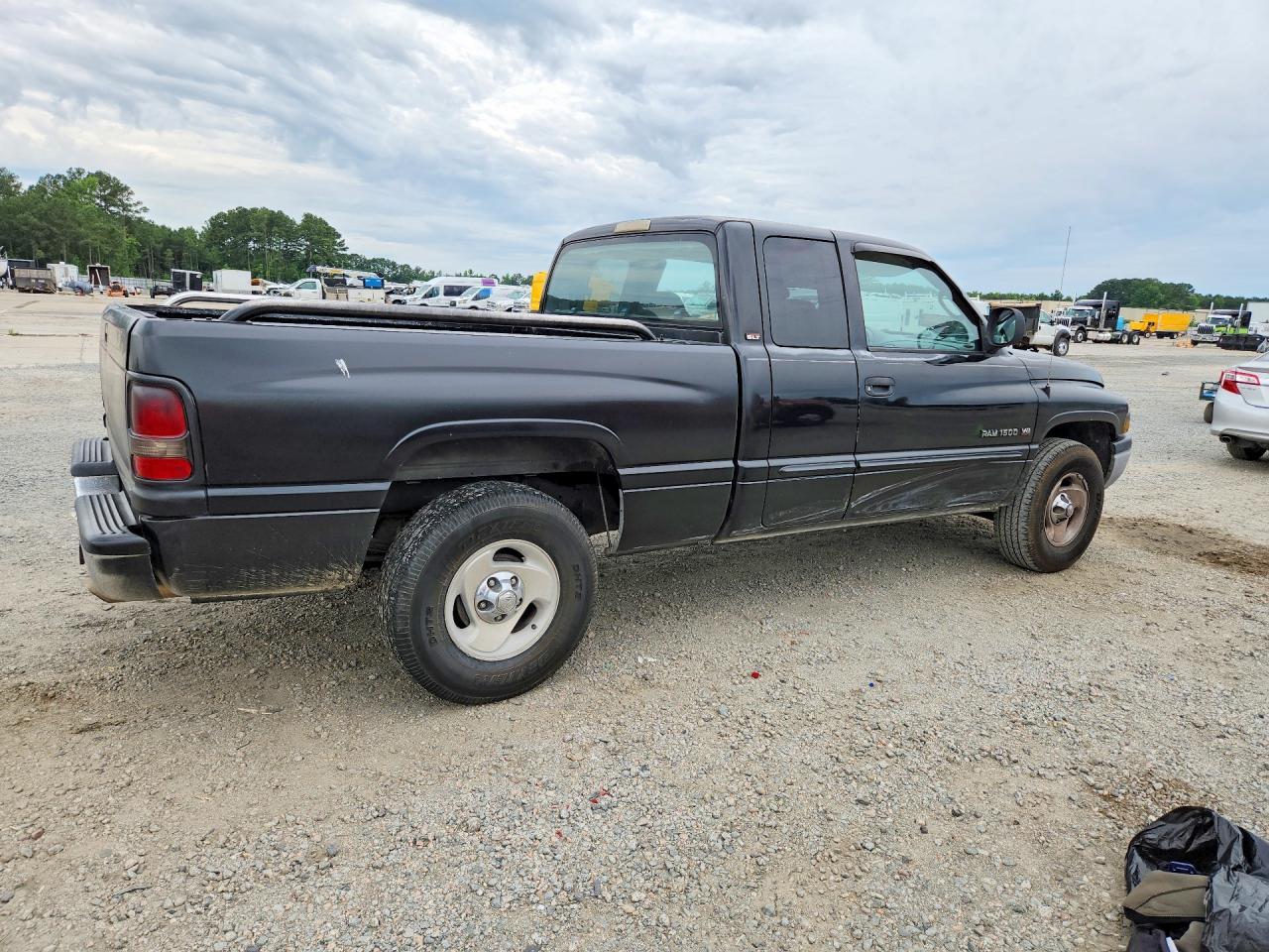 2001 Dodge Ram 1500 - Image 3