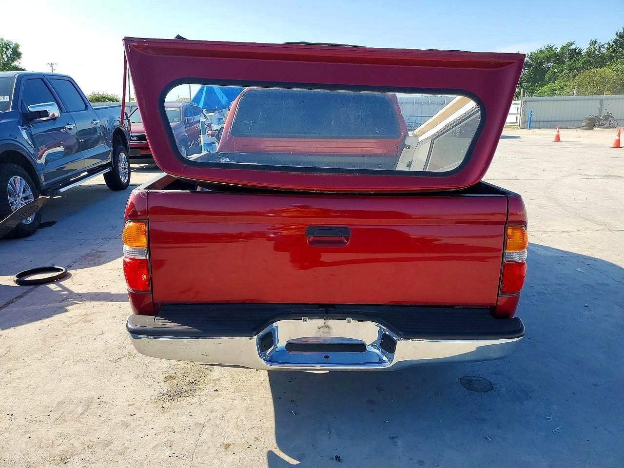 2004 Toyota Tacoma Xtracab - Image 6