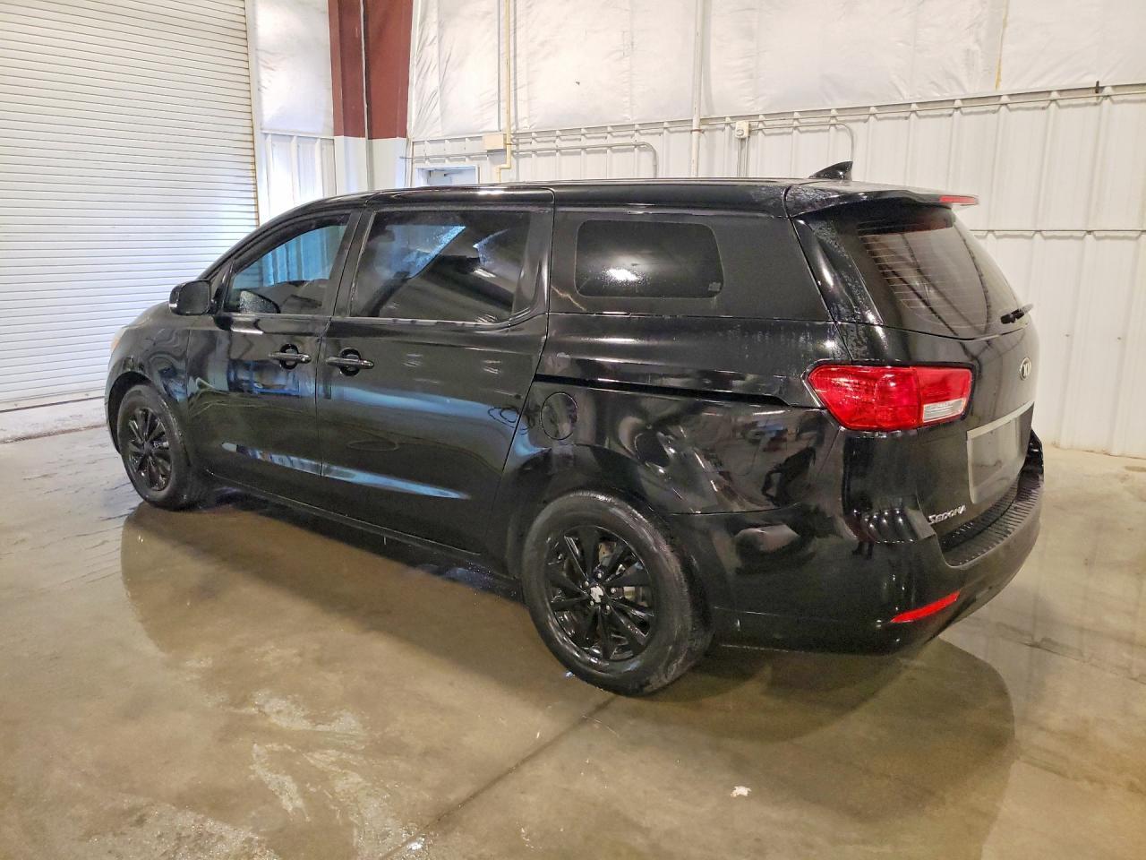 2018 Kia Sedona L - Image 2